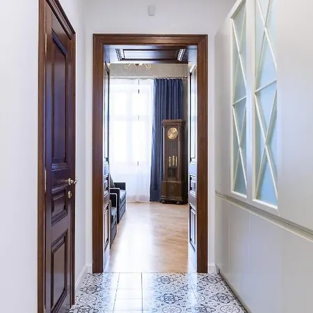 Kulisha 4 Апартаменти